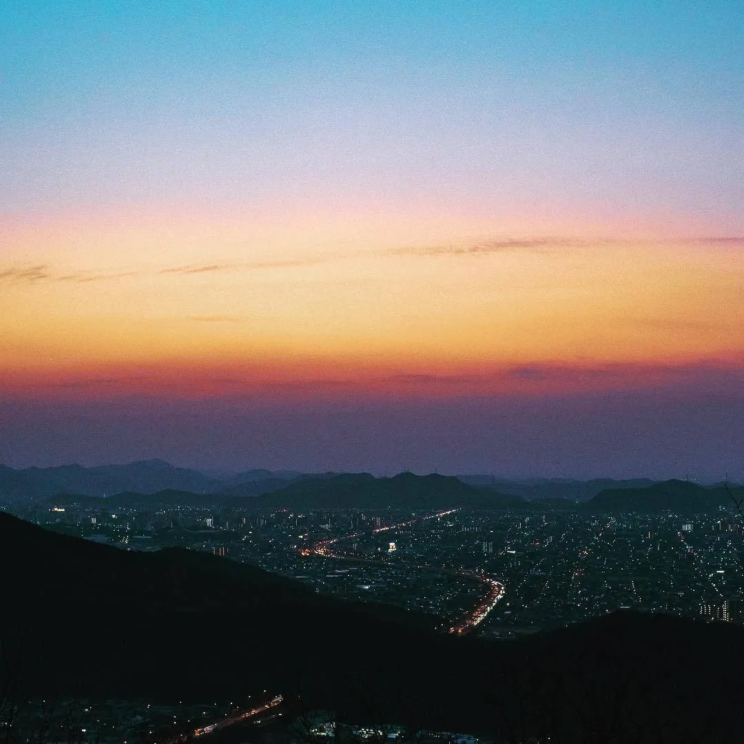 白毛山から見た、夕暮れのまちの灯り