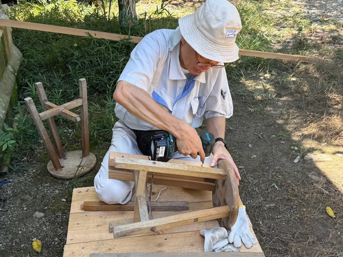 木のいすを直す