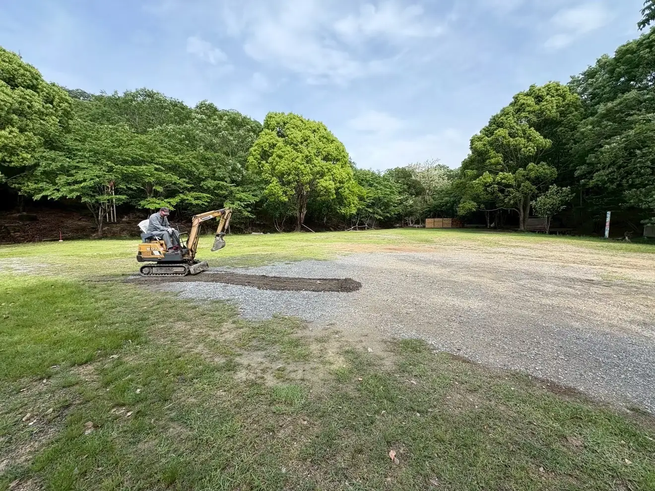 広場。水を使える場所はまだない